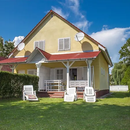 Familia Nyaralo 47 * Balatonmariafurdo